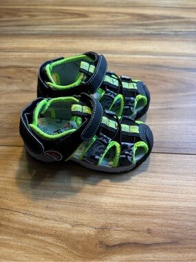 Kids Unisex Closed-Toe Sport Sandals in Black and Neon Green and Camouflage